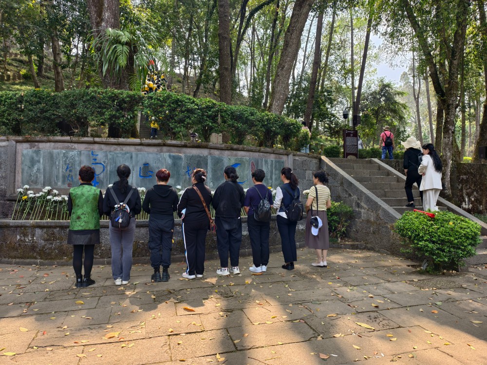 4月3日，“我们的节日·清明”——腾冲市委组织部2025年“缅怀革命先烈 传承红色基因”祭扫活动照片2.jpg